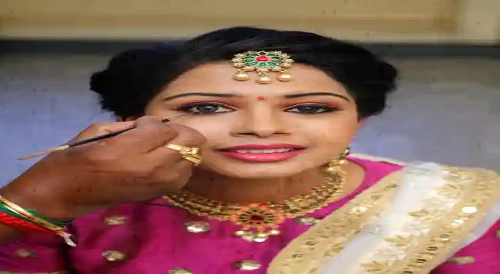 Bridal Makeup Artists in Chennai (Madras) : Bridal Makeup Artist Vijay in Vadapalani