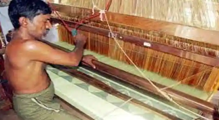 Handlooms in Kakinada  : Sri Laxmi Handloom Emporium in Salipeta