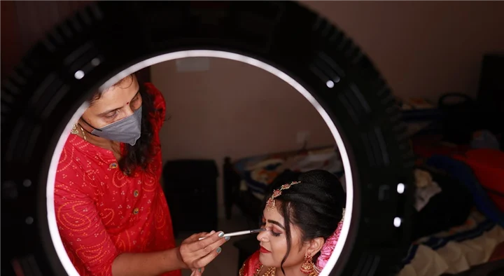 Bridal Makeup Artists in Kannur : Bridal Makeup Artist Veena in Thayatheru Road