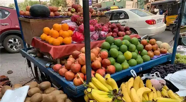 Fruit Dealers in Kannur  : Arabian Fruits in MA Road