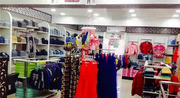 Garment Shops in Nalgonda  : Gayathri Garments in Praksh Nagar