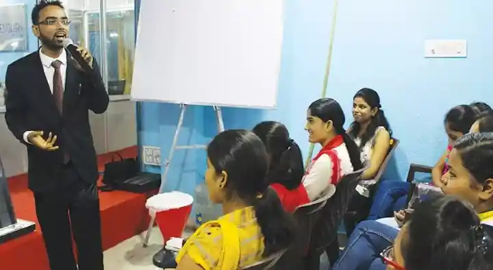 Pragna spoken english institute in Ganesh Nagar, Rajahmundry