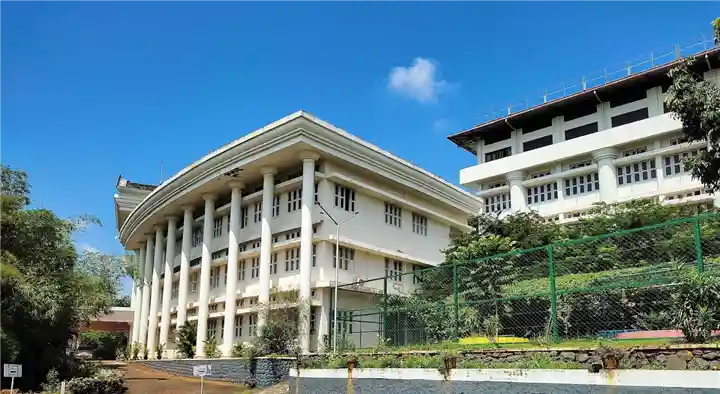 Colleges in Thrissur  : Paramekkavu College in Thomas Nagar
