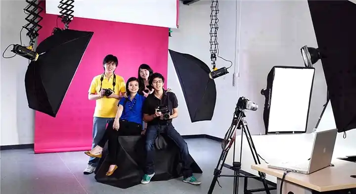 Sri Guhan Studio in Kutralam Road, Tirunelveli