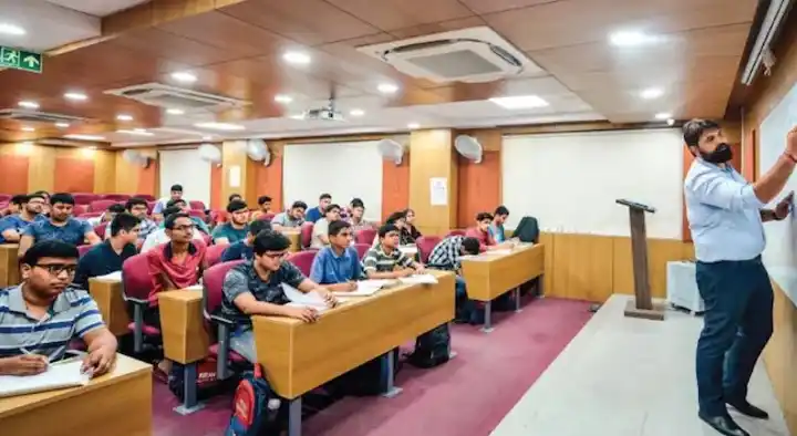 Coaching Centres in Tirupati  : Vivek Coaching Center in Balaji Colony