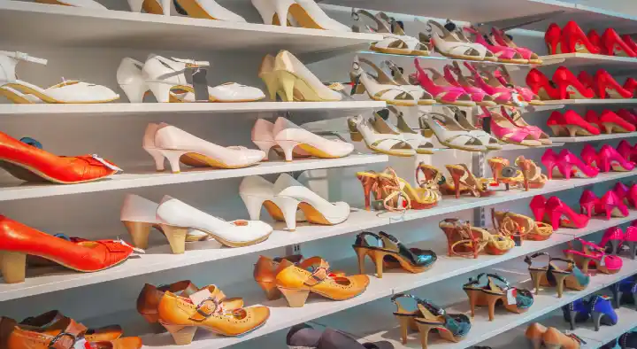 Shoe Shops in Warangal  : Shoe Point in Girmajipet