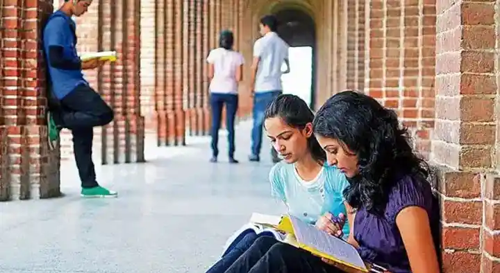 Chaitanya Degree College in Rajeshwari Nagar, Kakinada