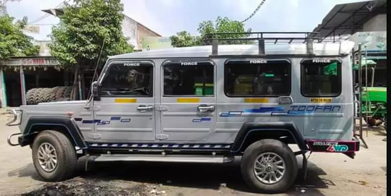 aruna car travels main road in chirala - Photo No.0