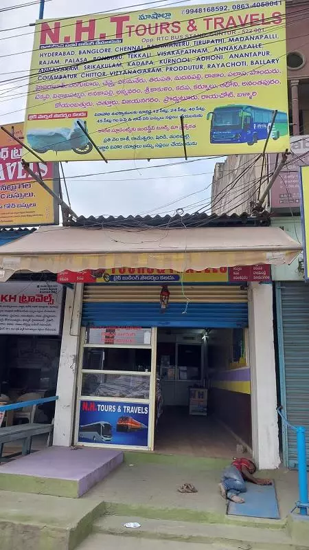 lakshmi chaitra tours and travels bus stand in guntur - Photo No.0