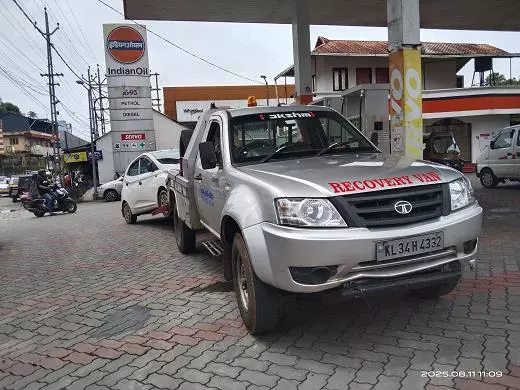 lakshmi crane and recovery erumeli in kerala - Photo No.1