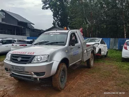 lakshmi crane and recovery erumeli in kerala - Photo No.0