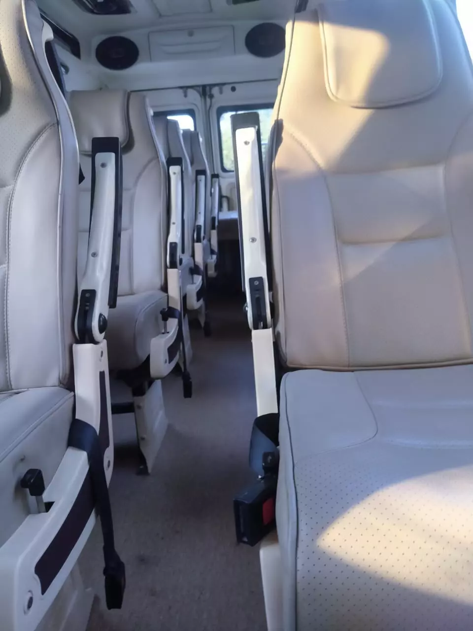 pradeep hire tempo travels roja jalapur in noida - Photo No.1