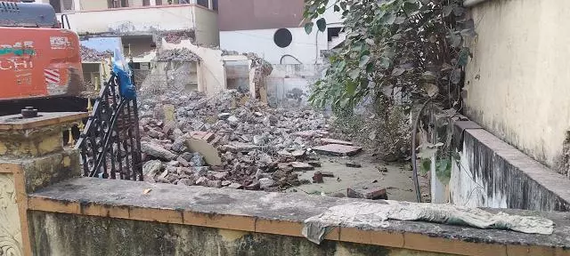 malleswari old building dismanlting works ajit singh nagar in vijayawada - Photo No.2