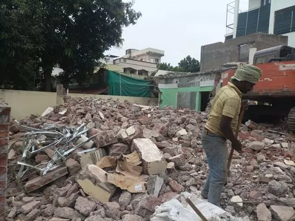 malleswari old building dismanlting works ajit singh nagar in vijayawada - Photo No.11