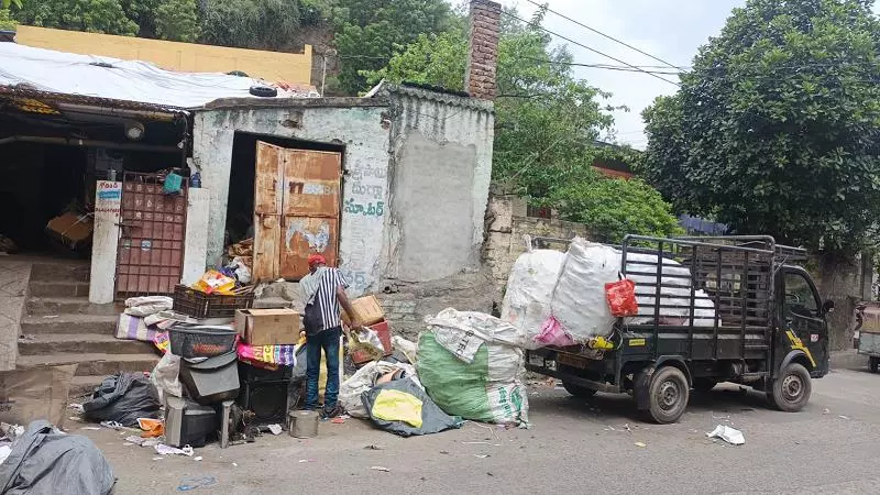 swarna jayanthi old scrap moghalarajpuram in vijayawada - Photo No.1
