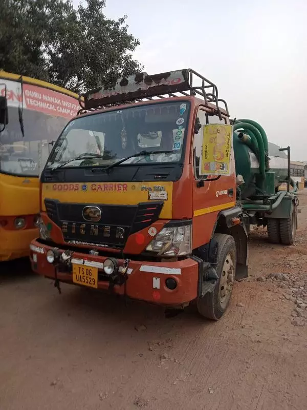 srikanth septic tank cleaning kokapeta in hyderabad - Photo No.3