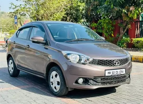 sri prakash travels bhupathi raju vari street kakinada - Photo No.1