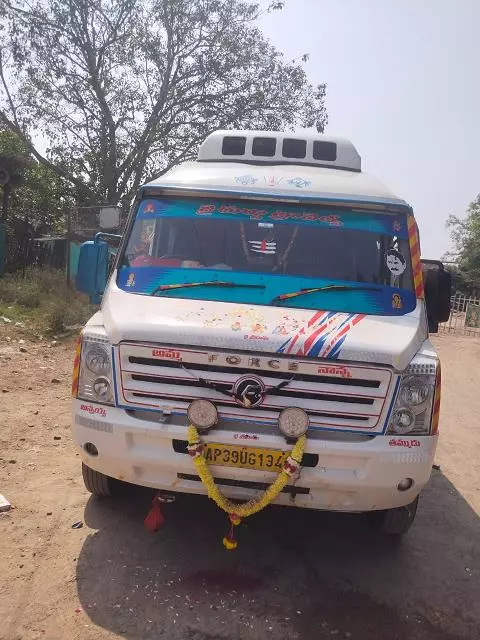 ln malleswari car travels gudivada in krishna - Photo No.3