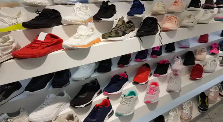 Metro Shoes in Amaravathi Road