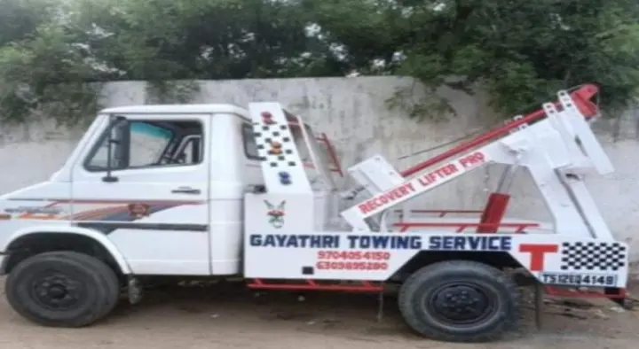 Gayathri Towing Service in Uppal