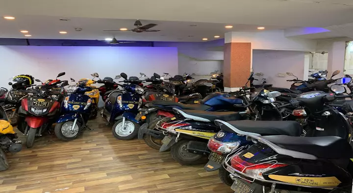 Royal Brothers Bike Rentals near Somajiguda in Hyderabad