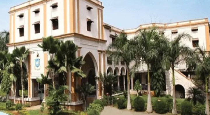Nizam College in Basheer Bagh