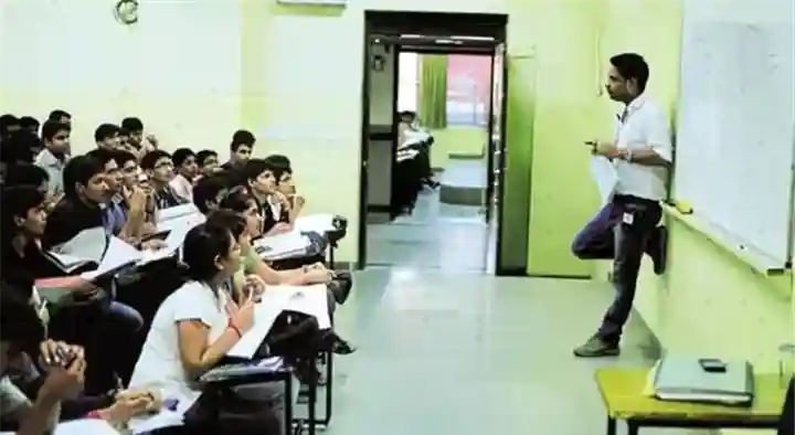 Aakash Coching Center in Jalagam Nagar