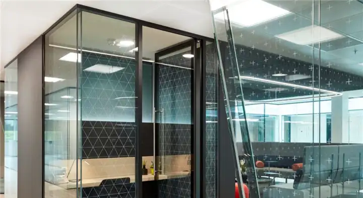 Poovankal Glass House in Keerthi Nagar