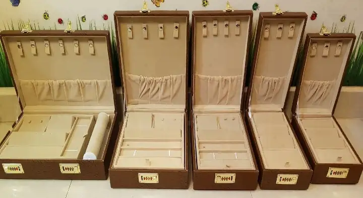 Jewels Box in Hazratganj