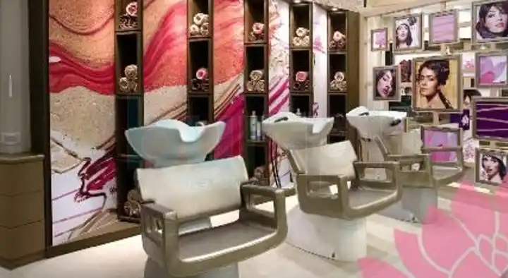 Bliss Beauty Parlour Saloon and Makeup Artist in Prakasam Nagar