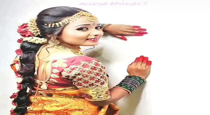 Smartlook Beauty Parlour in Godavarikhani