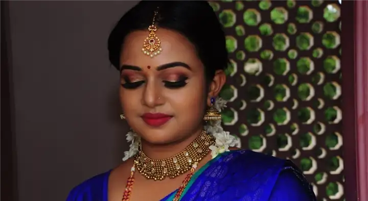 Neethu Subhash Makeup Artistry in Santhi Nagar