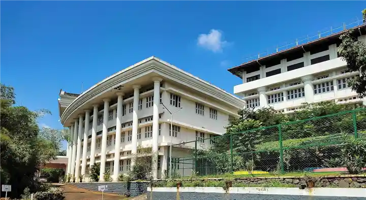 Paramekkavu College in Thomas Nagar
