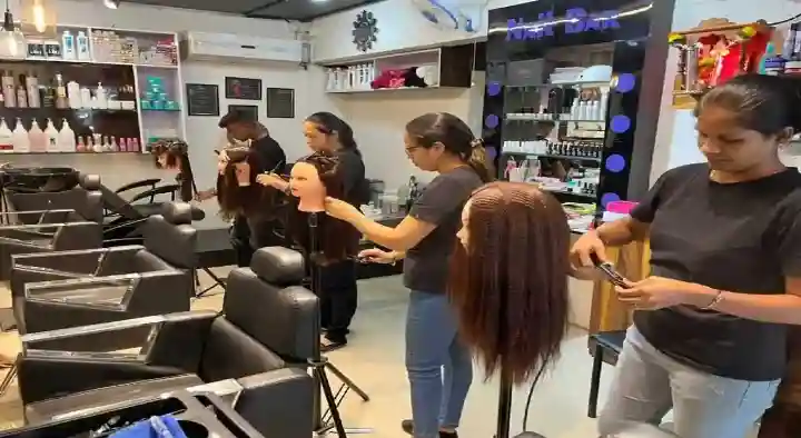 Square Salon And Beauty Spa in Maddilapalem