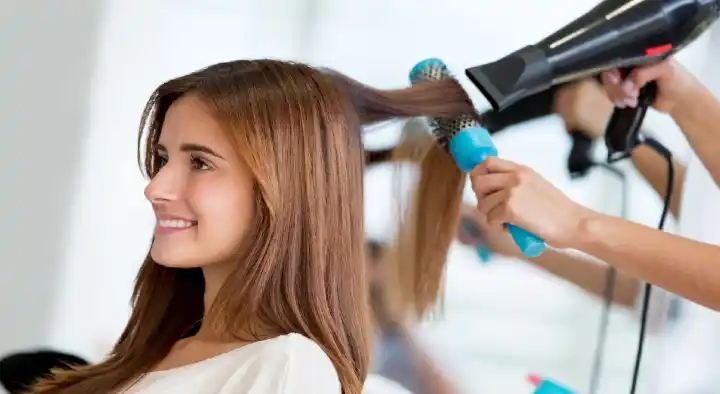 Avenue Hair and Beauty Family Salon in Ramnagar