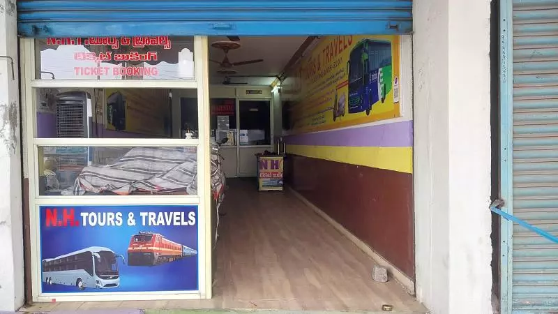Lakshmi Chaitra Tours And Travels Bus Stand In Guntur - Photo No. 41