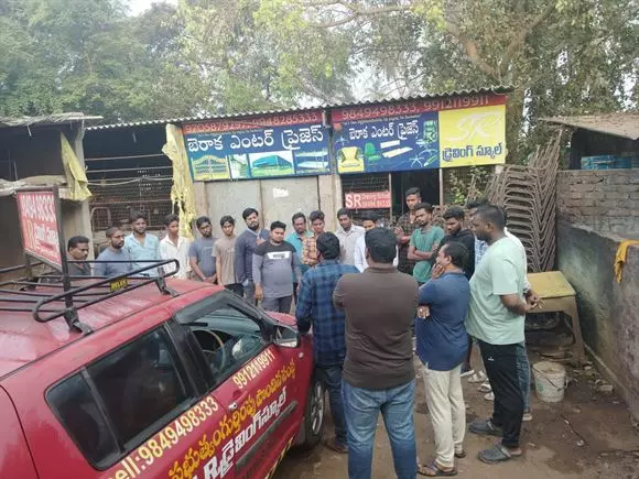 sr driving school saibaba temple road in palakollu - Photo No.12