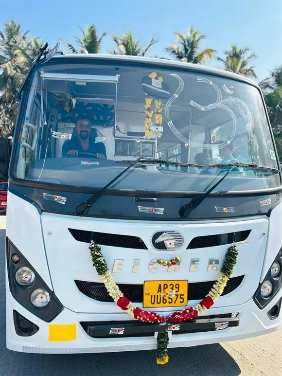 sri rajyalakshmi tours and travels main road in tirupati - Photo No.5