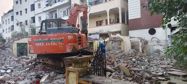 Malleswari Old Building Dismanlting Works Ajit Singh Nagar In Vijayawada - Photo No. 41