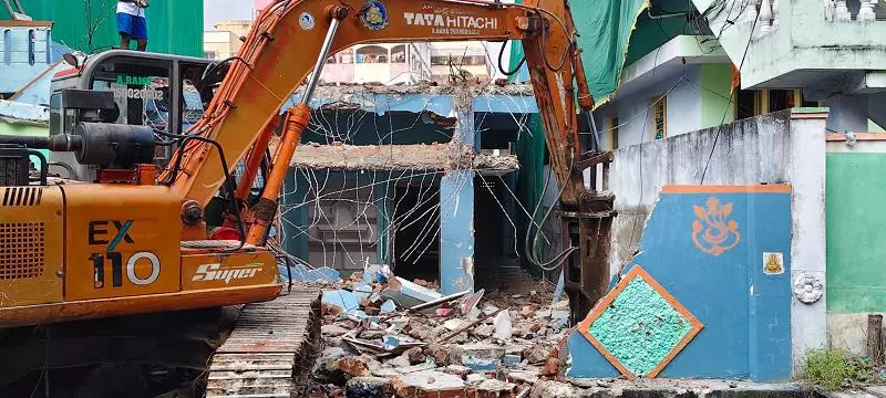 Malleswari Old Building Dismanlting Works Ajit Singh Nagar In Vijayawada - Photo No. 11