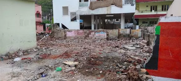 malleswari old building dismanlting works ajit singh nagar in vijayawada - Photo No.23