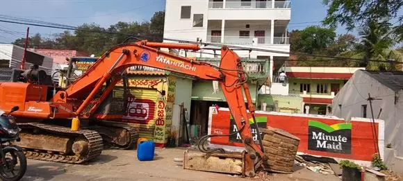 malleswari old building dismanlting works ajit singh nagar in vijayawada - Photo No.21