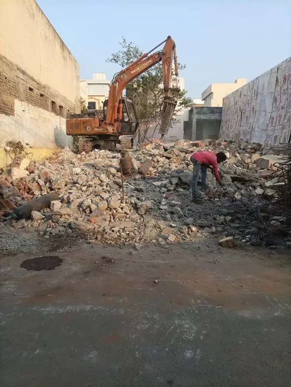 malleswari old building dismanlting works ajit singh nagar in vijayawada - Photo No.46