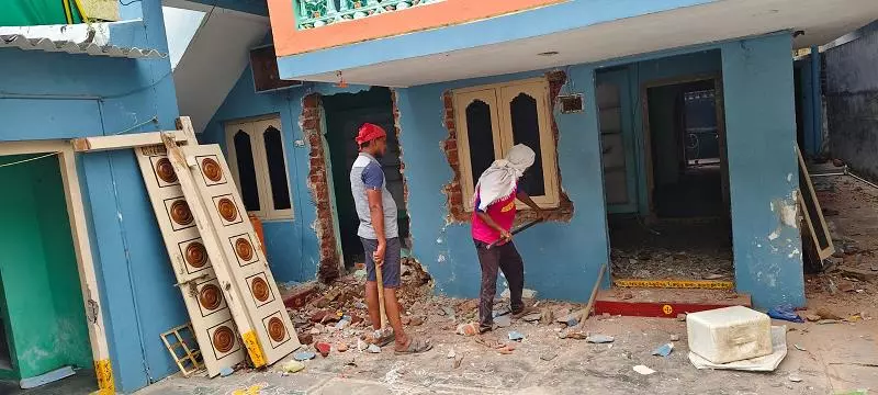 Malleswari Old Building Dismanlting Works Ajit Singh Nagar In Vijayawada - Photo No. 71