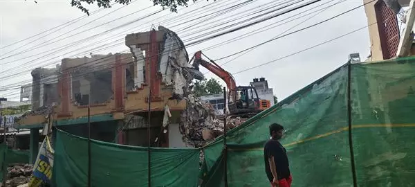 malleswari old building dismanlting works ajit singh nagar in vijayawada - Photo No.13